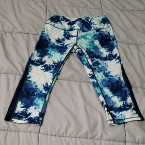 Reebok Women's Blue and White Patterned Capris